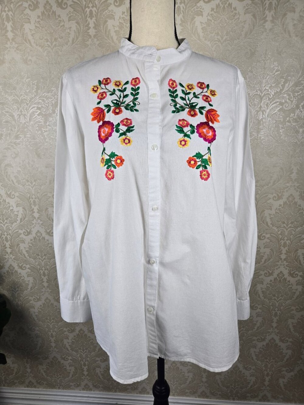 G Unit Fashions Sz Med White Cotton Button Up Shirt Colorful Floral Embroidery